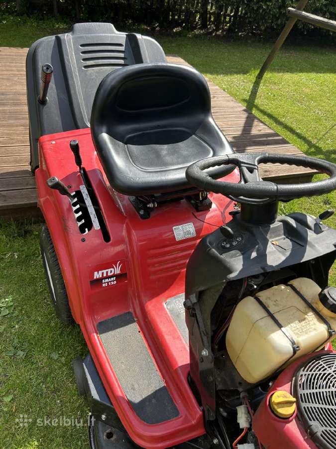 Parduodu naudotą žoles pjovimo traktoriuką Mtd 125