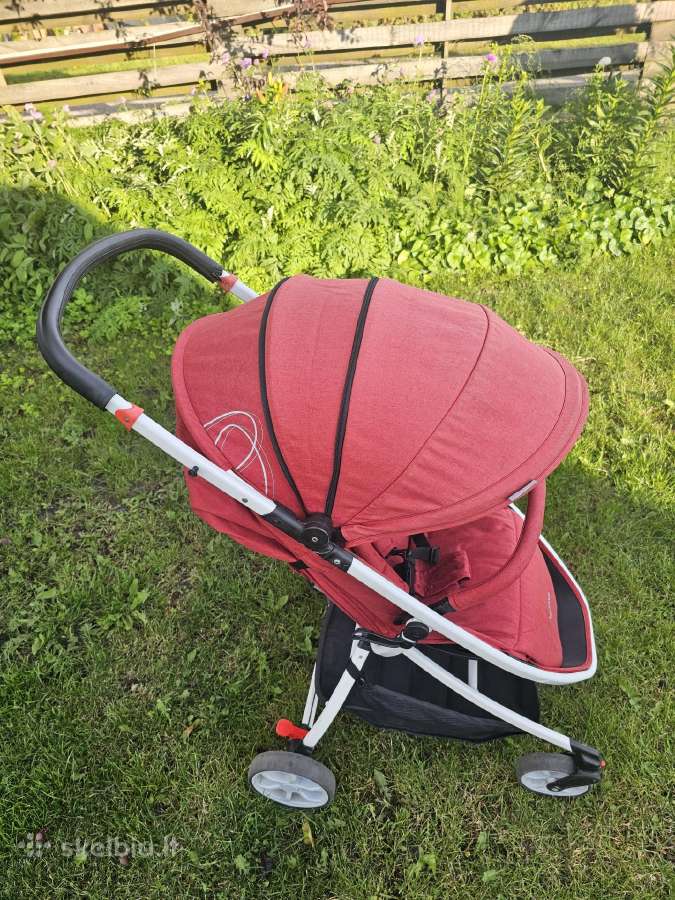 Parduodami sportinukai ir vienas kelioninis