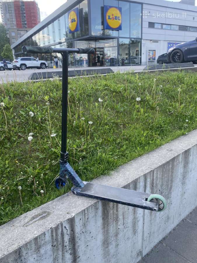 Street stunt scooter