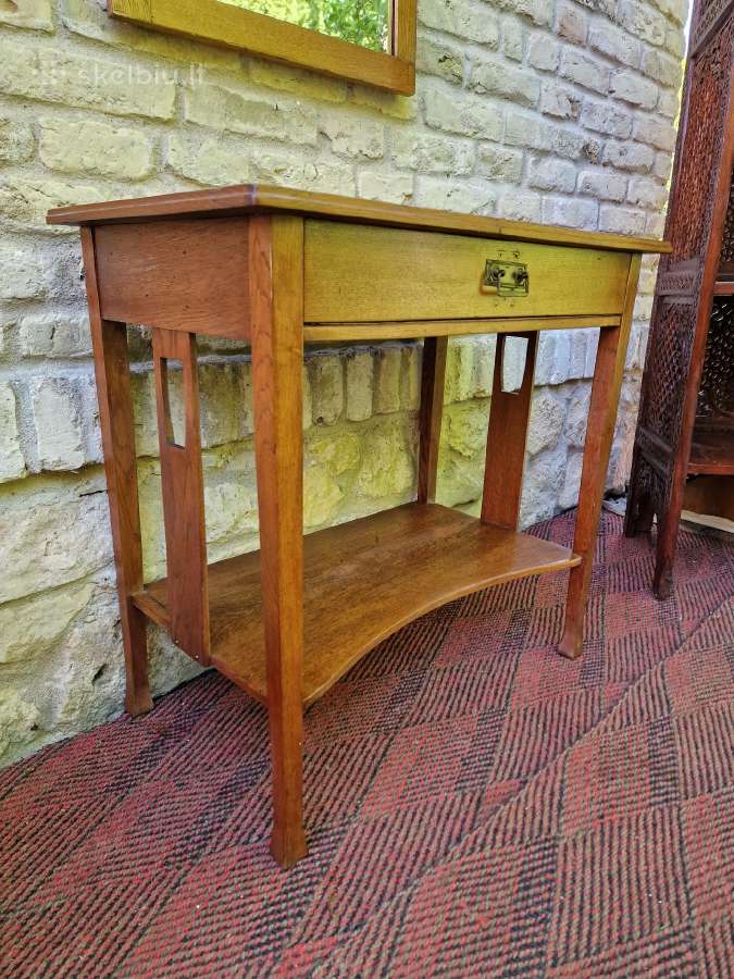 Vintažinis Art Nouveau konsolinis staliukas