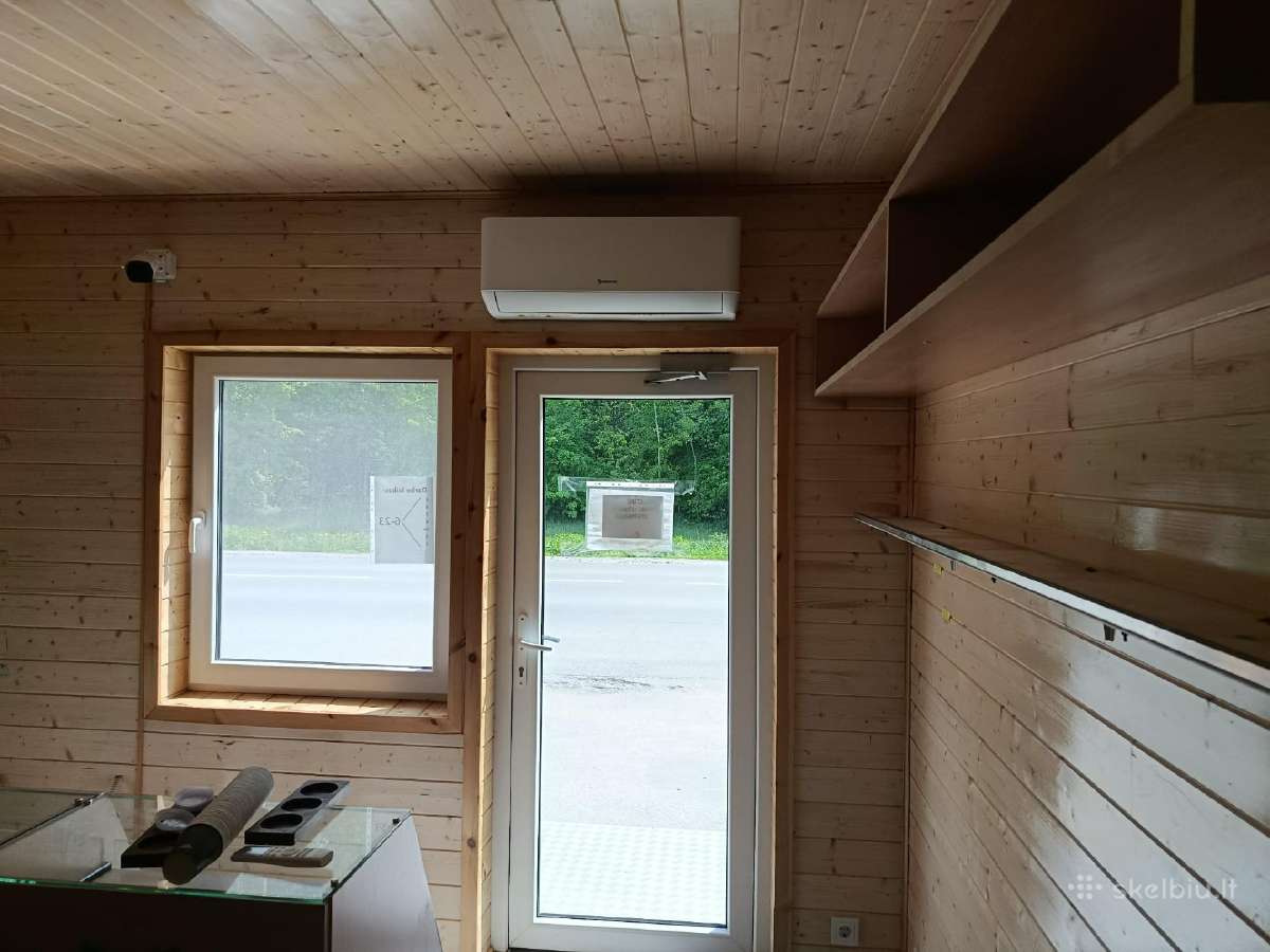 Modulinis medinis namelis ant ratukų, su sandėliu.