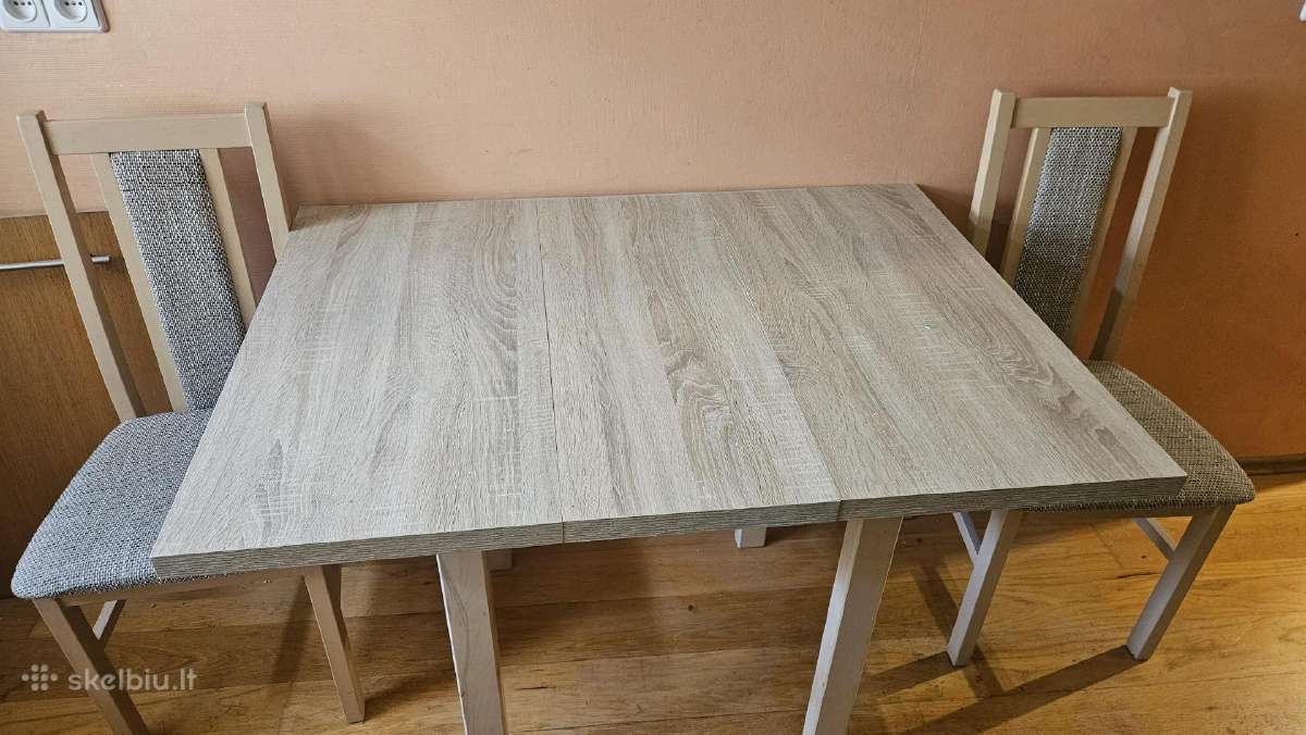 Valgomojo staliukas su 2 kėdėm