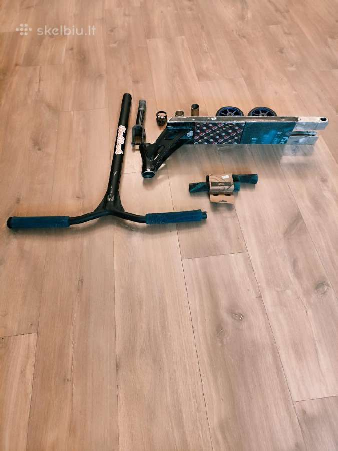 Naudotas custom triukinis paspirtukas