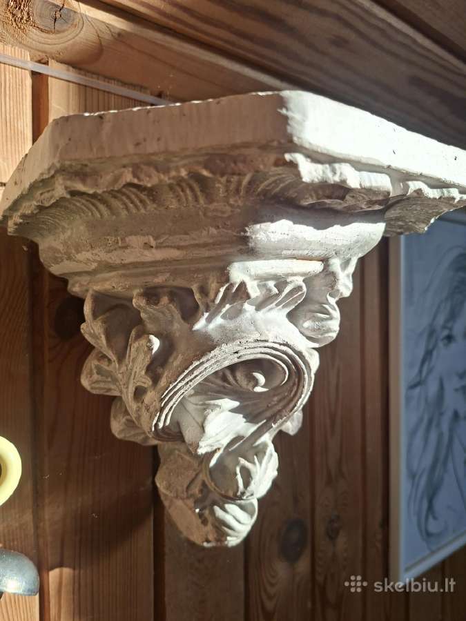 Dekoratyvinė konsolė korbelis ornamentas