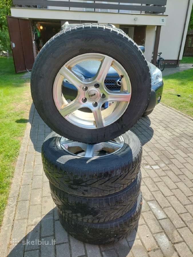 Parduodu padangas 215/70 R16 su ratlankiais