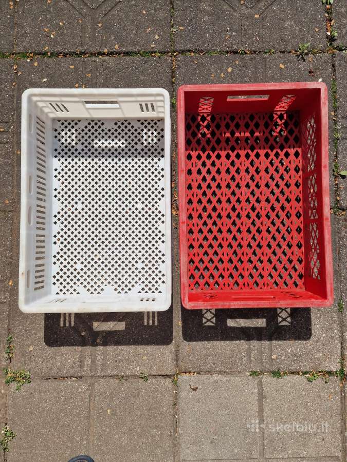 Parduodamos plastikinės dėžės