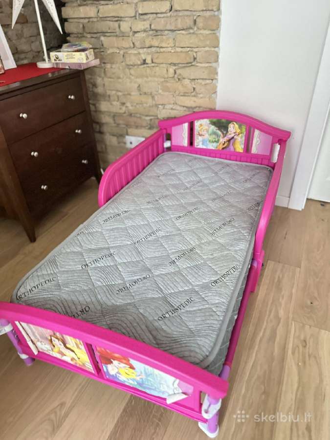 „Disney Princess“ vaikiška lovytė geros būklės.