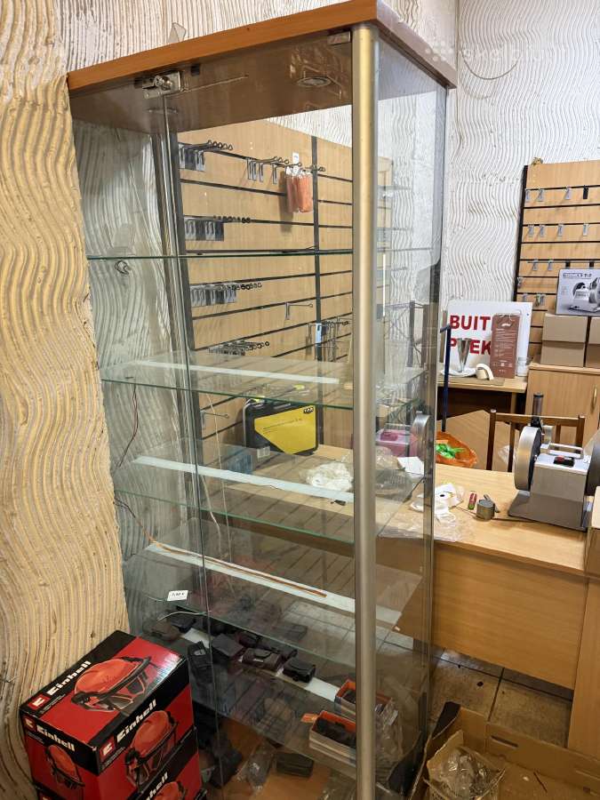 Perkybinė vitrina