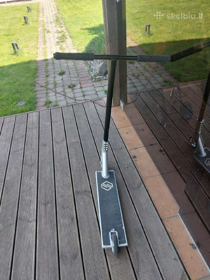 Striker gravis pro triukinis paspirtukas