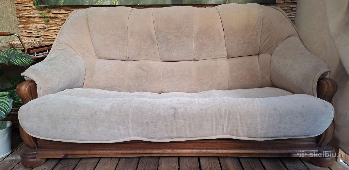Sofa, pufai.