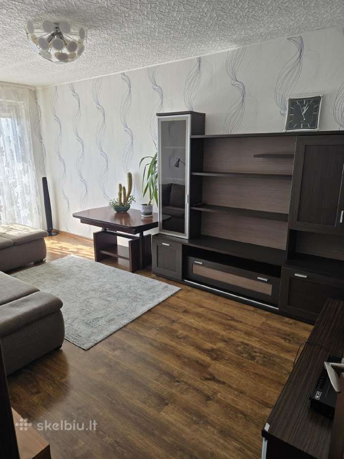 Nuomuojamas 3 kambarių butas.