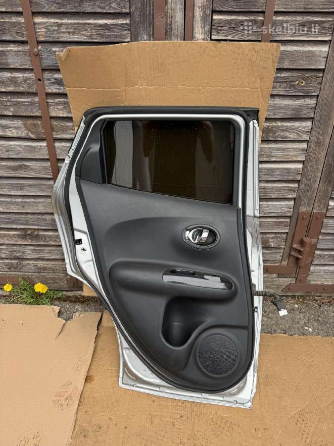 Nissan Juke galinės kairės pusės durys