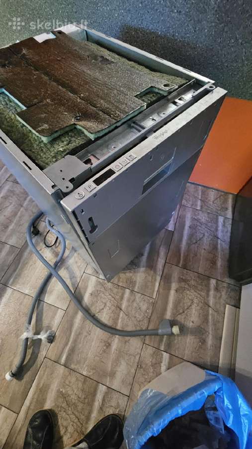 Neveikianti indaplove Whirpool Adg 402