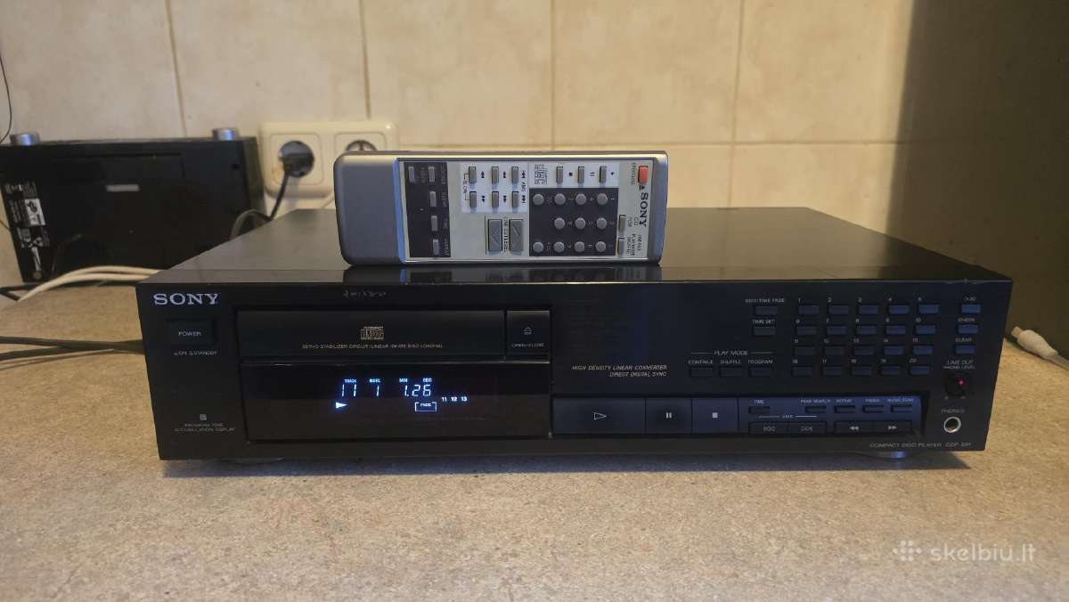 Sony cdp-591 CD grotuvas su distanciniu pultu.