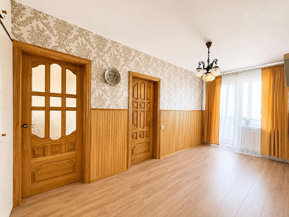 Parduodamas erdvus 3 kamb. su holu butas Kretingoj