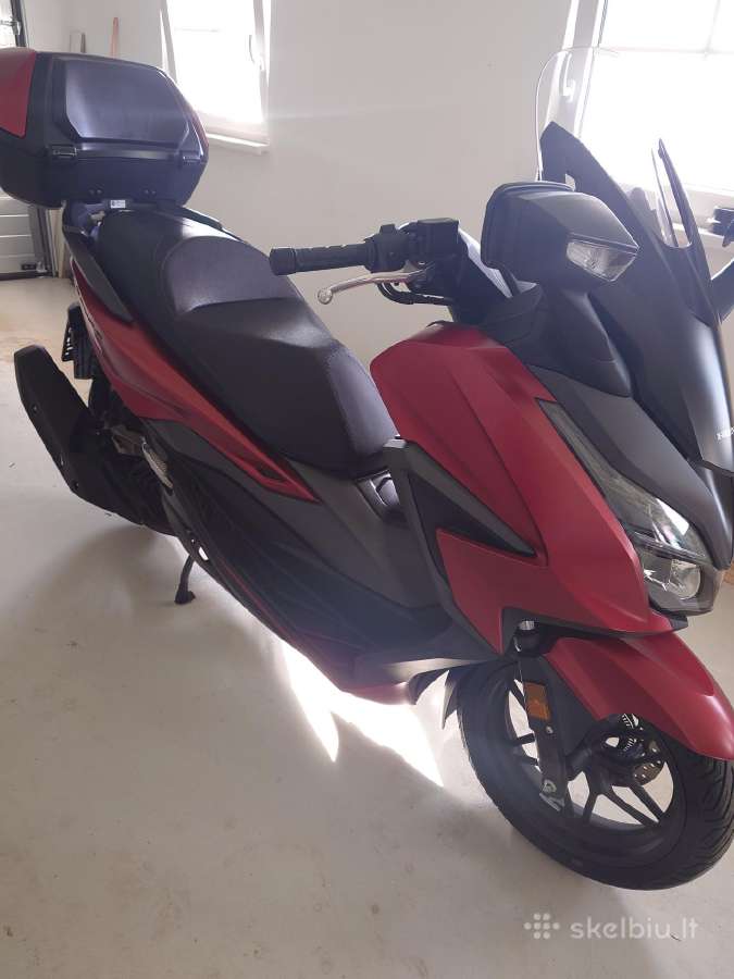 Honda forza 125
