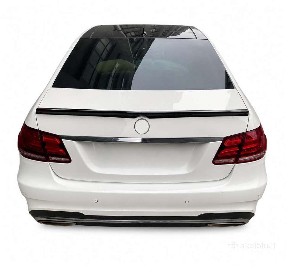 Mercedes benz W212 E63 spoileris
