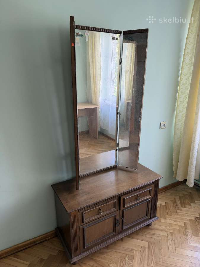 Spintelė su veidrodžiu