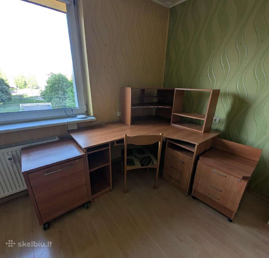 Dovanoju kampinį stalą
