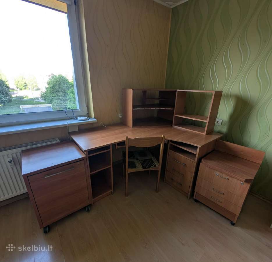 Dovanoju kampinį stalą