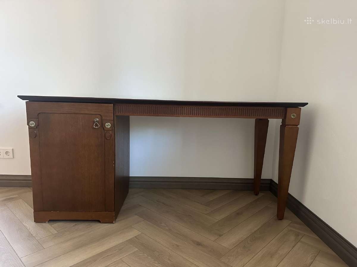 Rašomasis stalas ir spintelė tamsaus riešutmedžio