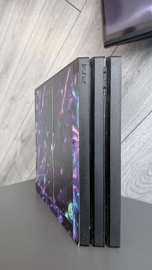 Parduodamas Ps4 pro 1tb + 2tb SSD, 2 pulteliai