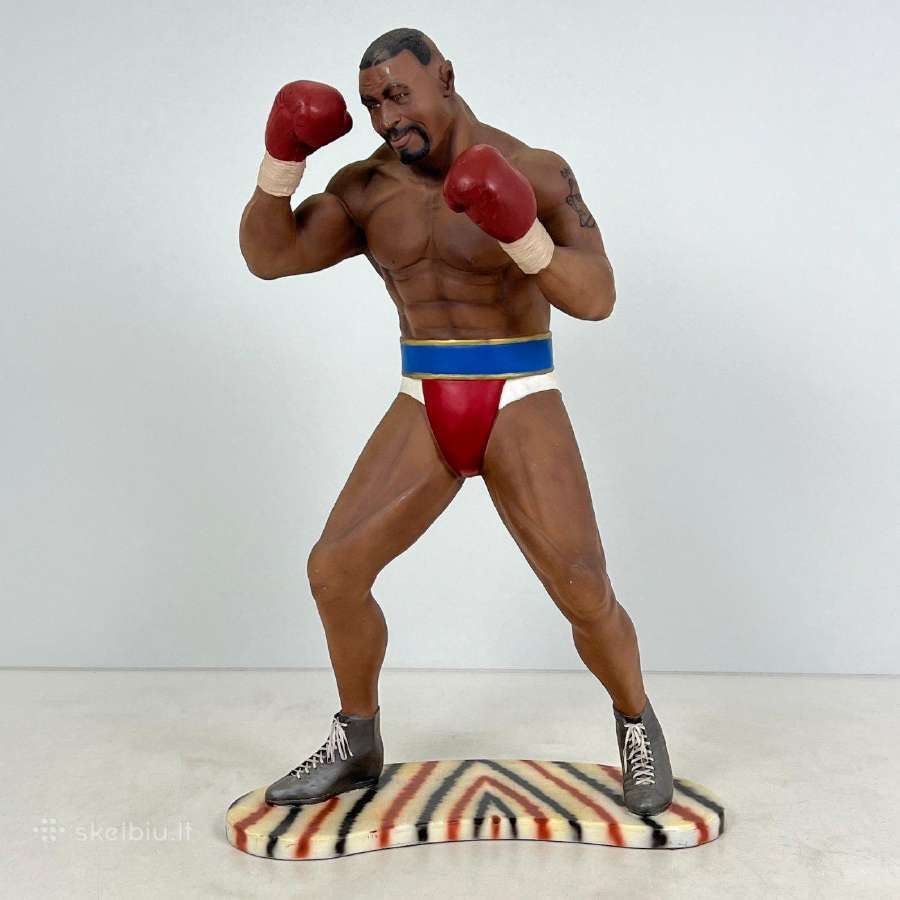 Mike Tyson statula ant medinio postamento - nuotraukos Nr. 2