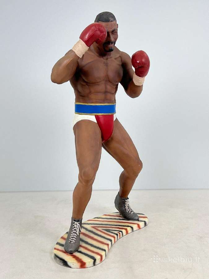 Mike Tyson statula ant medinio postamento - nuotraukos Nr. 4