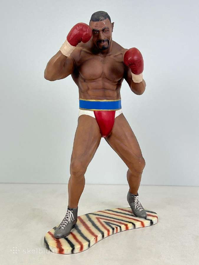 Mike Tyson statula ant medinio postamento - nuotraukos Nr. 6