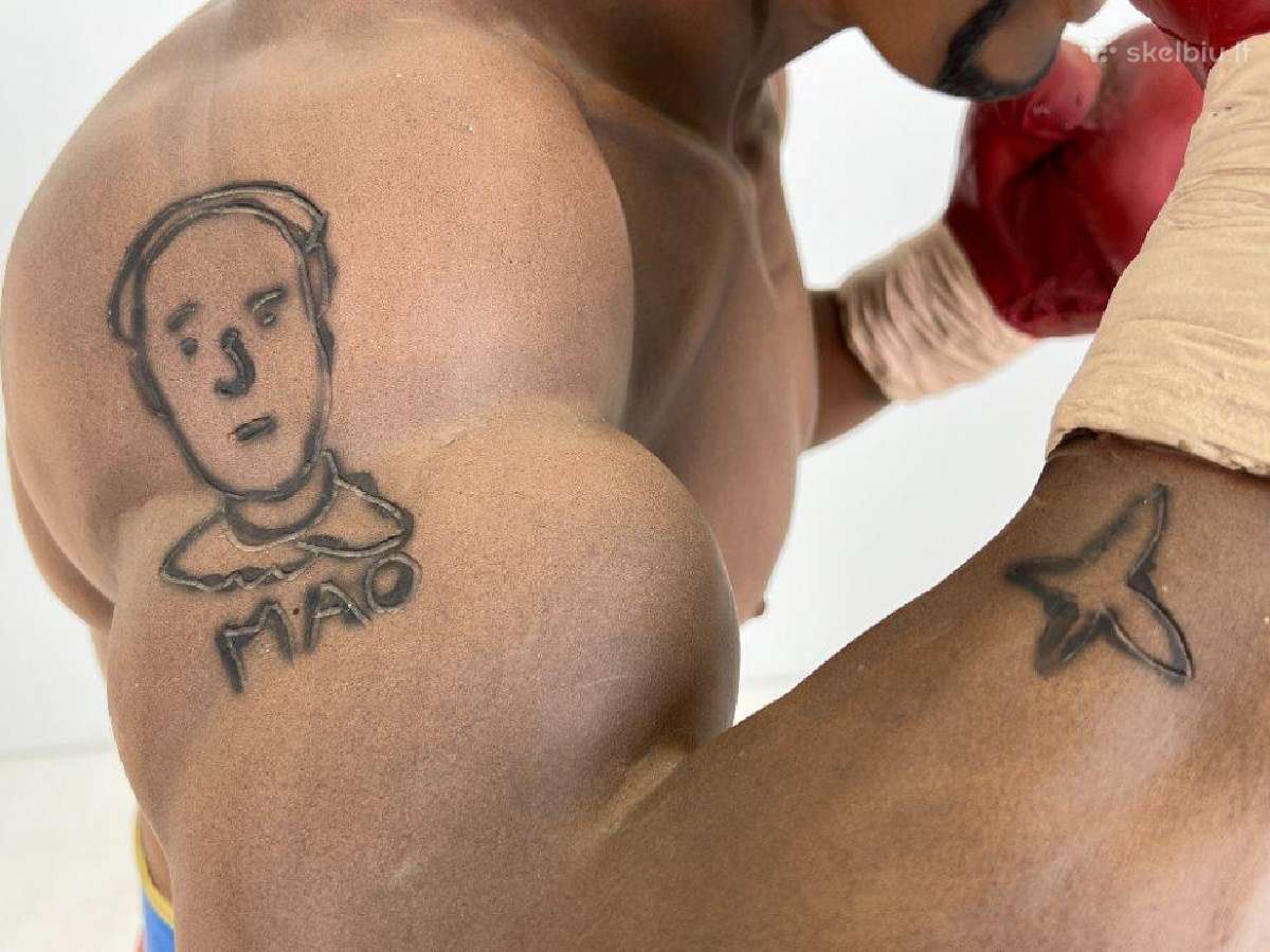 Mike Tyson statula ant medinio postamento - nuotraukos Nr. 11