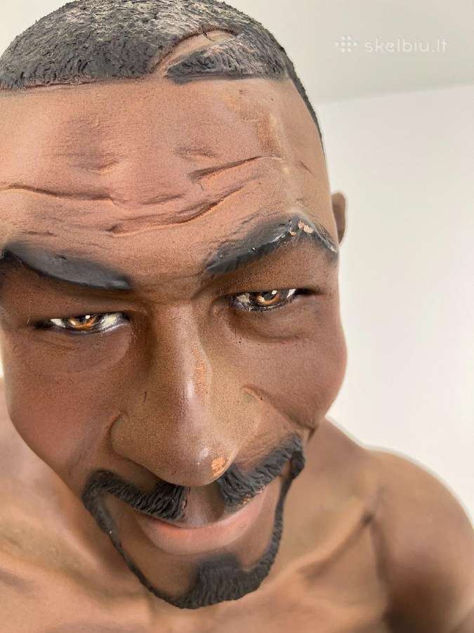 Mike Tyson statula ant medinio postamento - nuotraukos Nr. 16