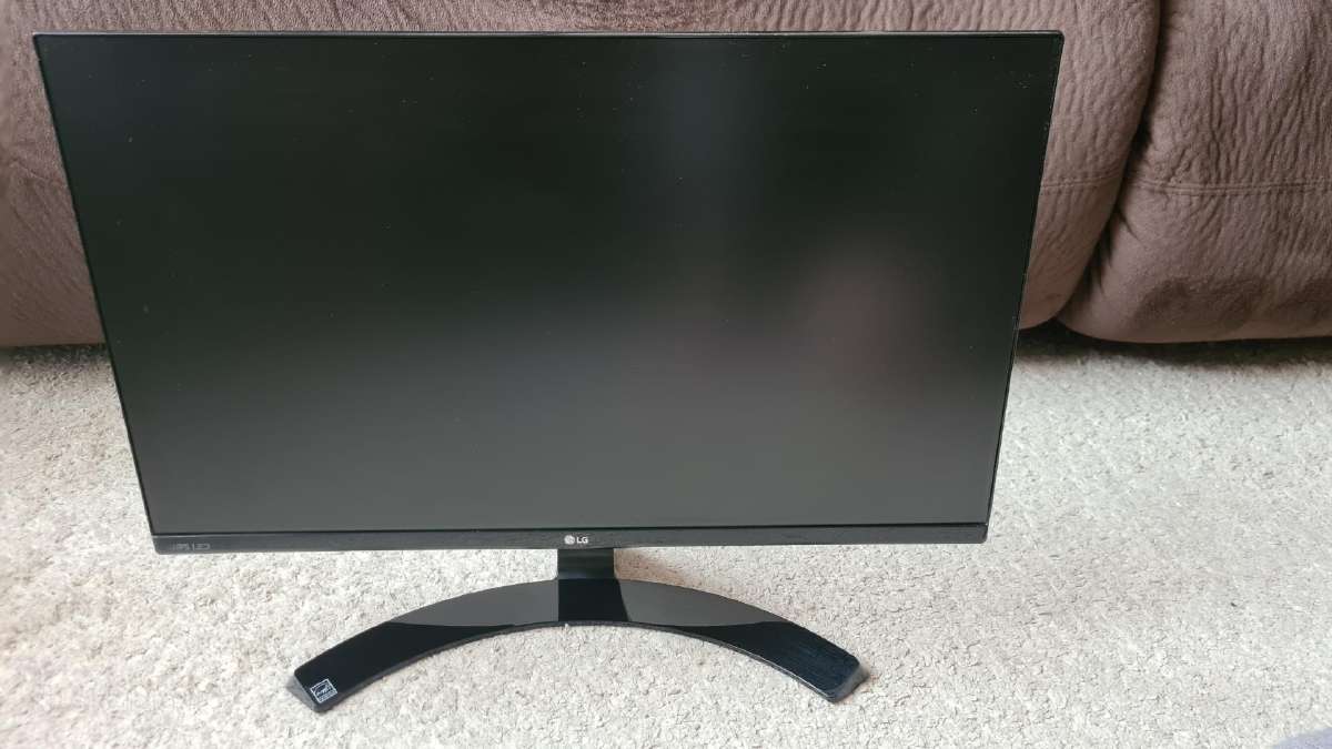 23 colių LG monitorius