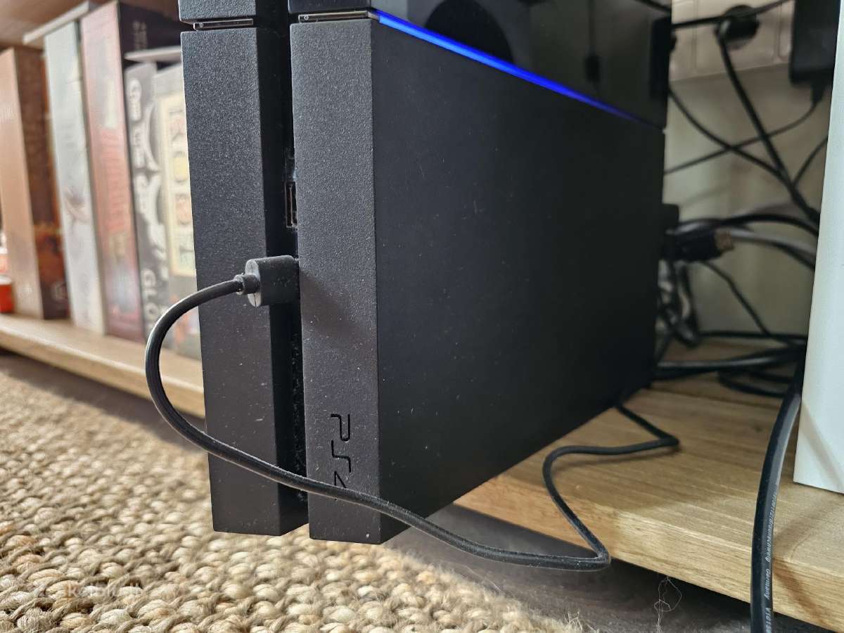 Ps4 1tb su Hen nulaužimu - nuotraukos Nr. 6