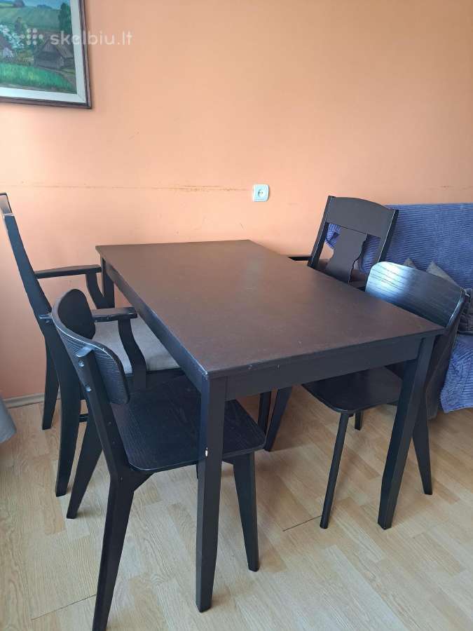 Stalas su kėdėmis