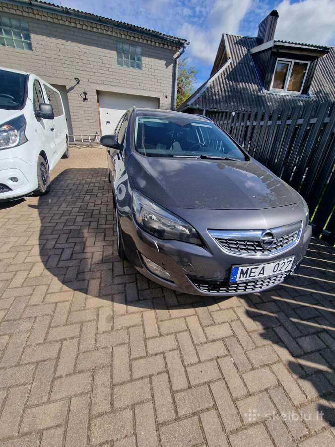 Opel astra sport tourer 2011m 1.7d 92kw