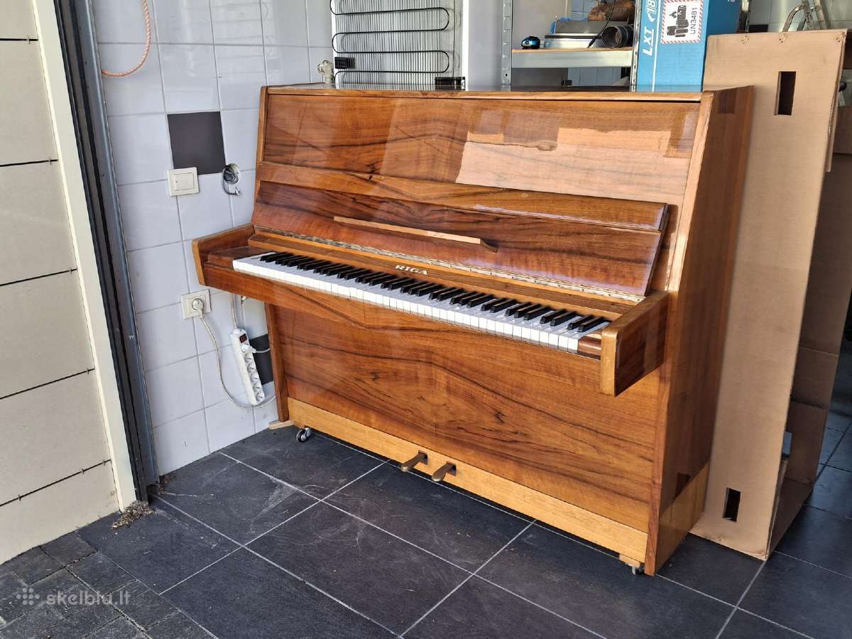Dovanojame Riga pianiną ant ratukų