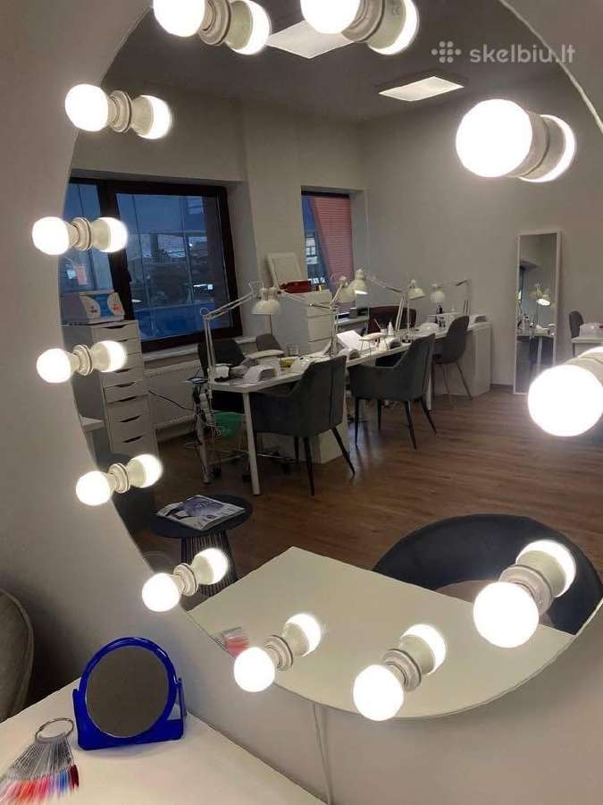 Parduodamas veidrodis su lemputėmis blakstienų ir
