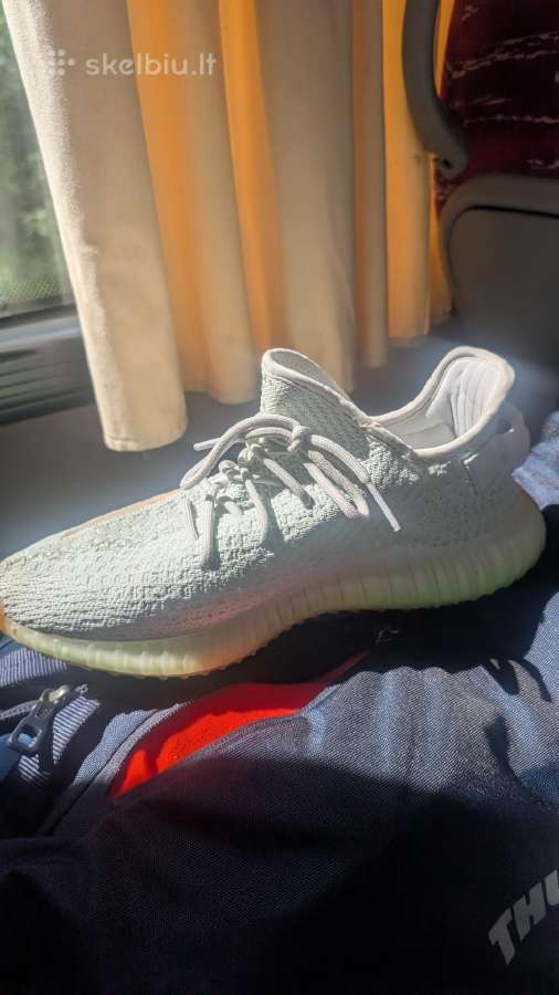 Adidas yezzi