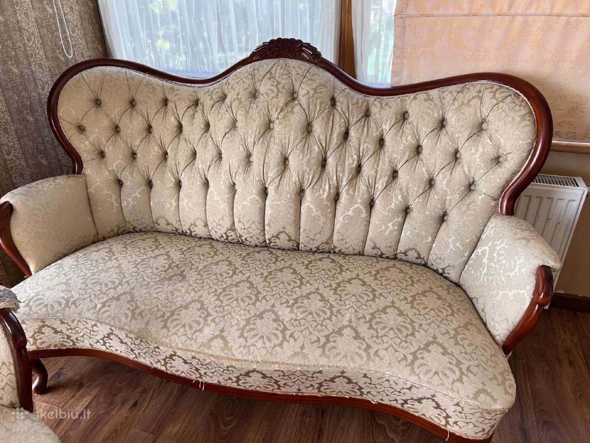 Skubiai antikvarinė sofa ir krėslas fotelis