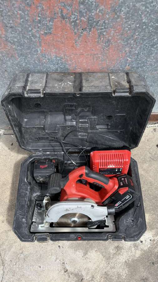 Akumuliatorinis diskinis pjuklas Milwaukee V28
