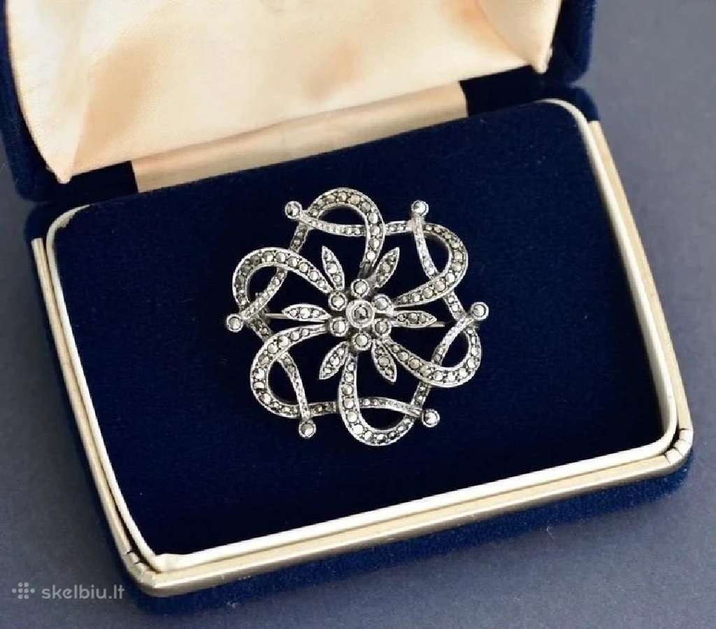 Vintažinė sidabrinė sagė su markazitais