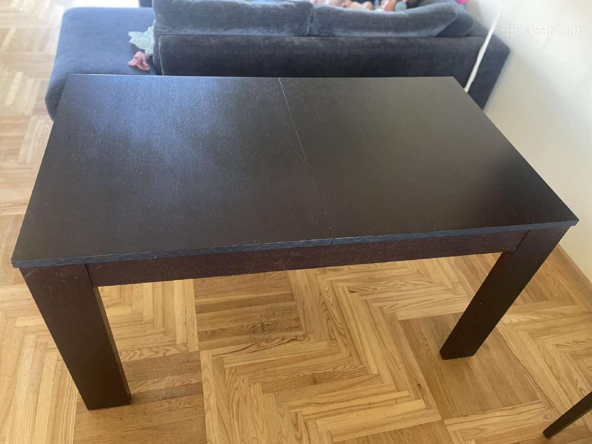 Valgomojo stalas su išskleidimo funkcija