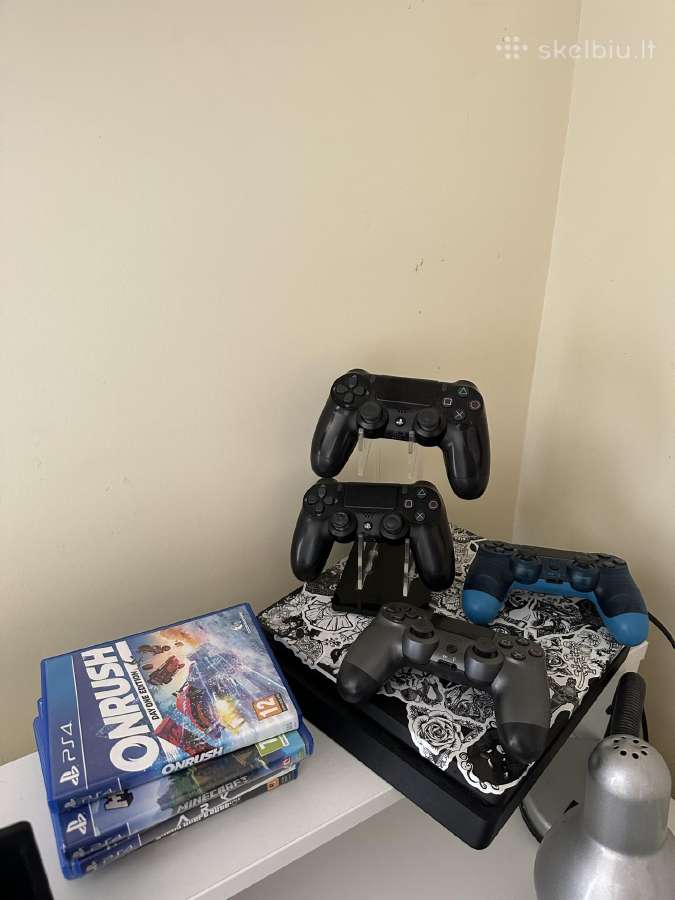 Playstation 4 slim