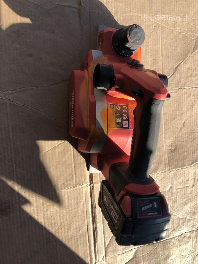 Milwaukee M18bp su baterija
