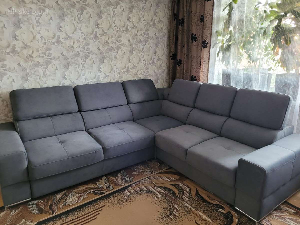 Parduodamas minkštas kampas.
