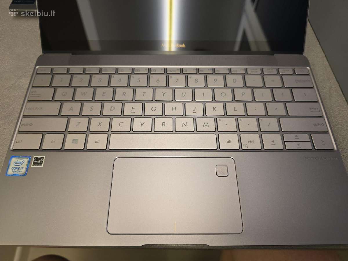 Ultra plonas Asus Ux390u