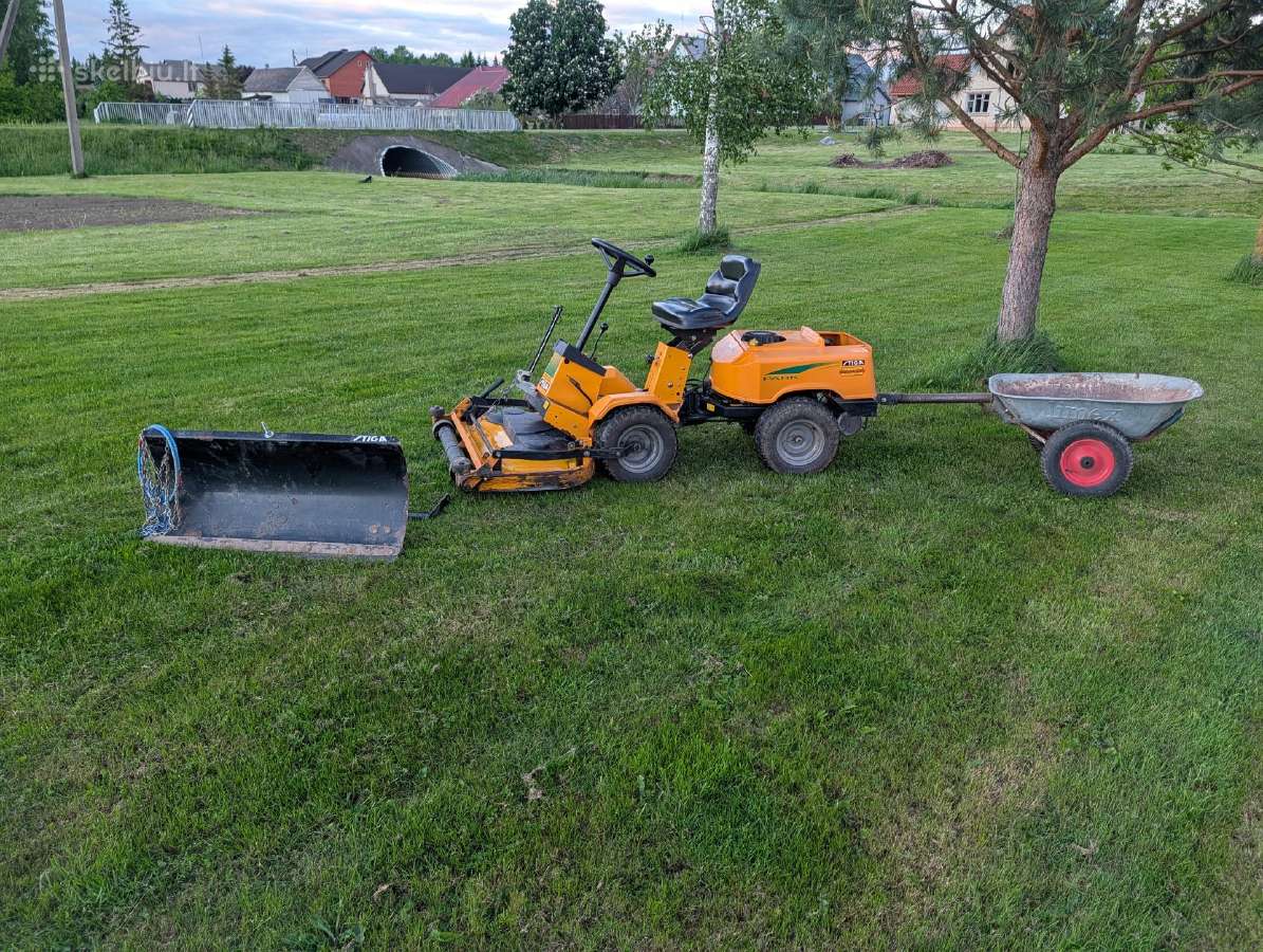 Stiga Park žolės traktoriukas su priedais