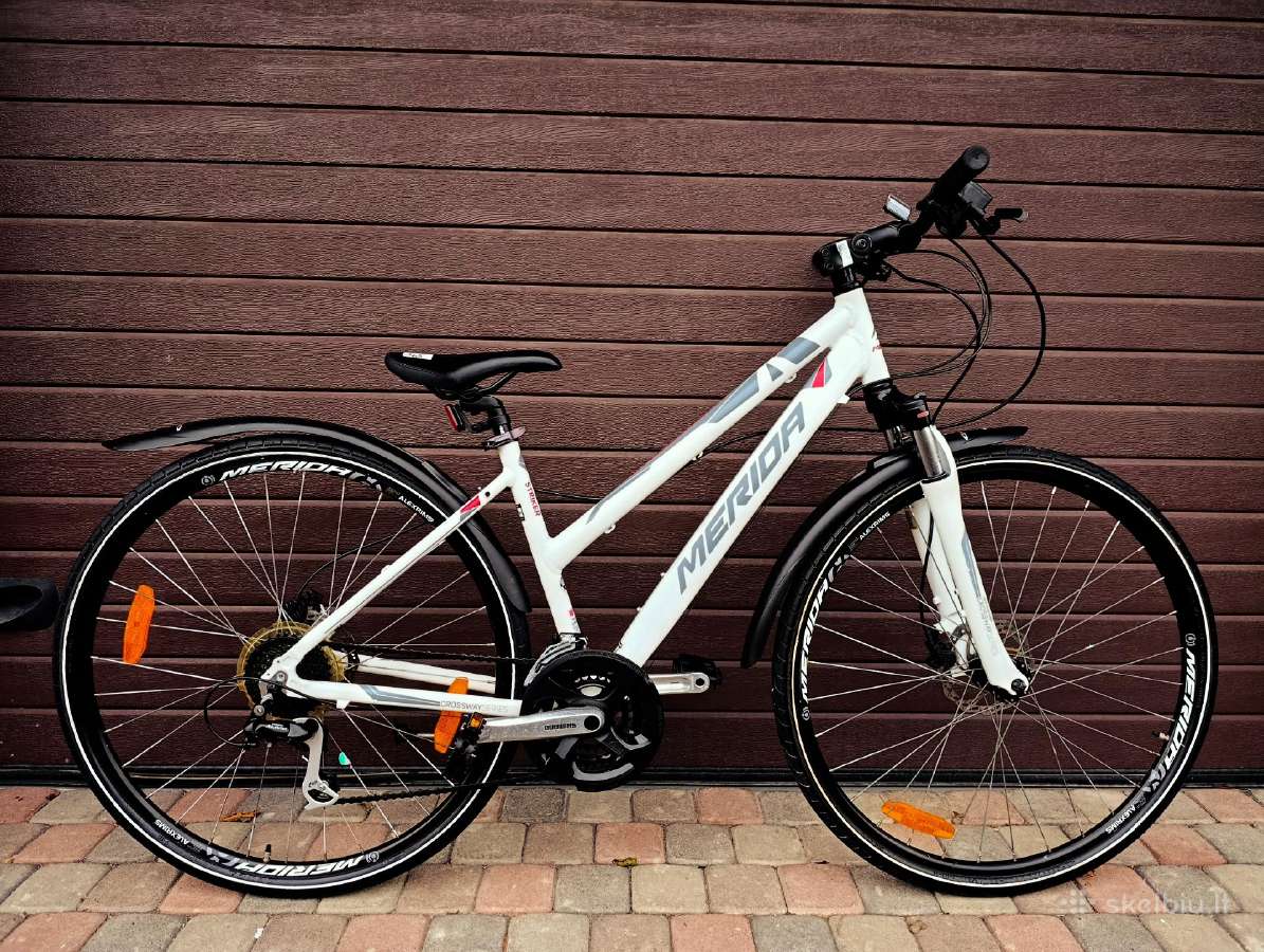 Merida Crossway ir Raleigh Rushour mot dviračiai