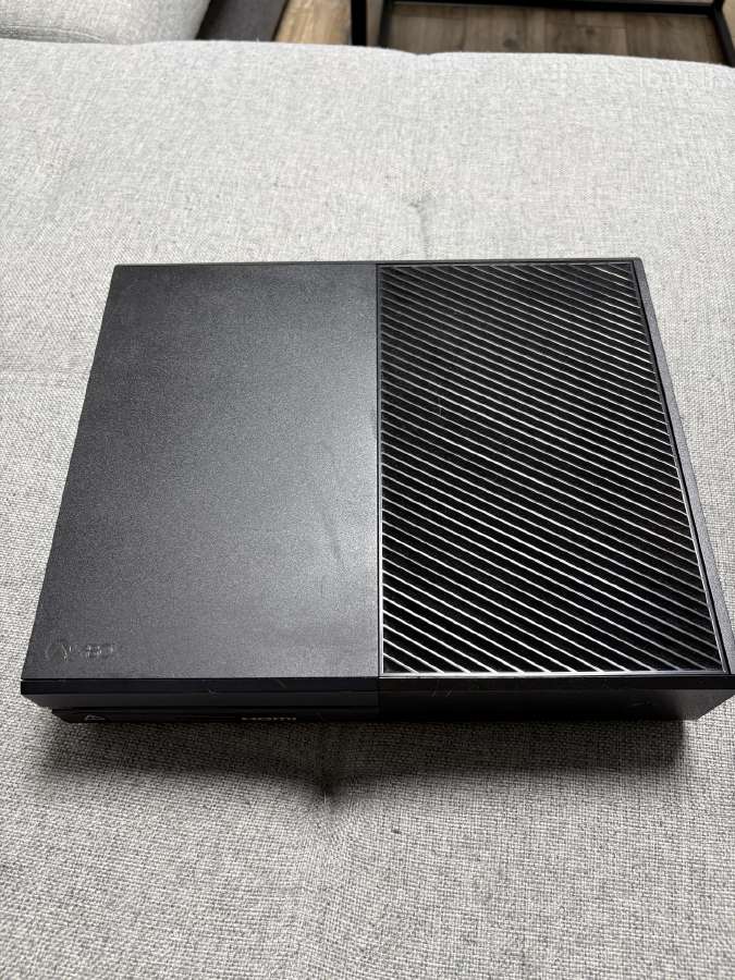 Xbox one, 365gb, 2 pulteliai, visi laidai - nuotraukos Nr. 2