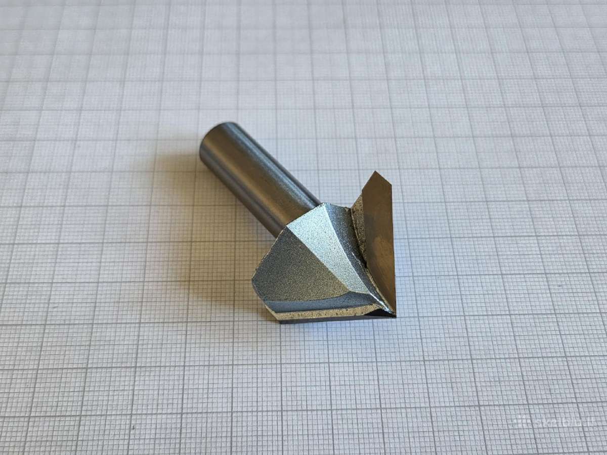 CNC V tipo kietmetalinė freza su 45 laipsn briauna